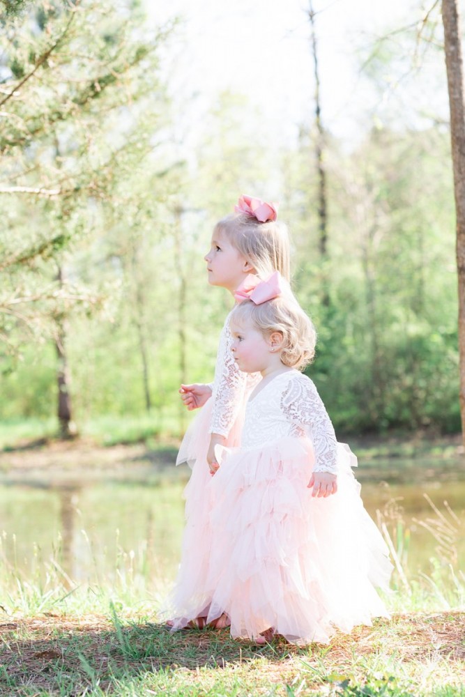 chattanooga photographer daisy moffatt captured a sweet family portrait session at heritage park