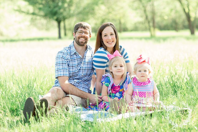 chattanooga photographer daisy moffatt captured a sweet family portrait session at heritage park