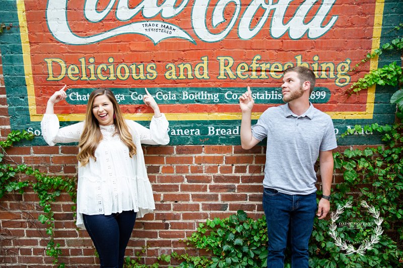 chattanooga engagement session with pizza and love and photographer daisy moffatt