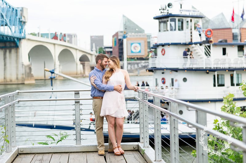 chattanooga engagement session with pizza and love and photographer daisy moffatt