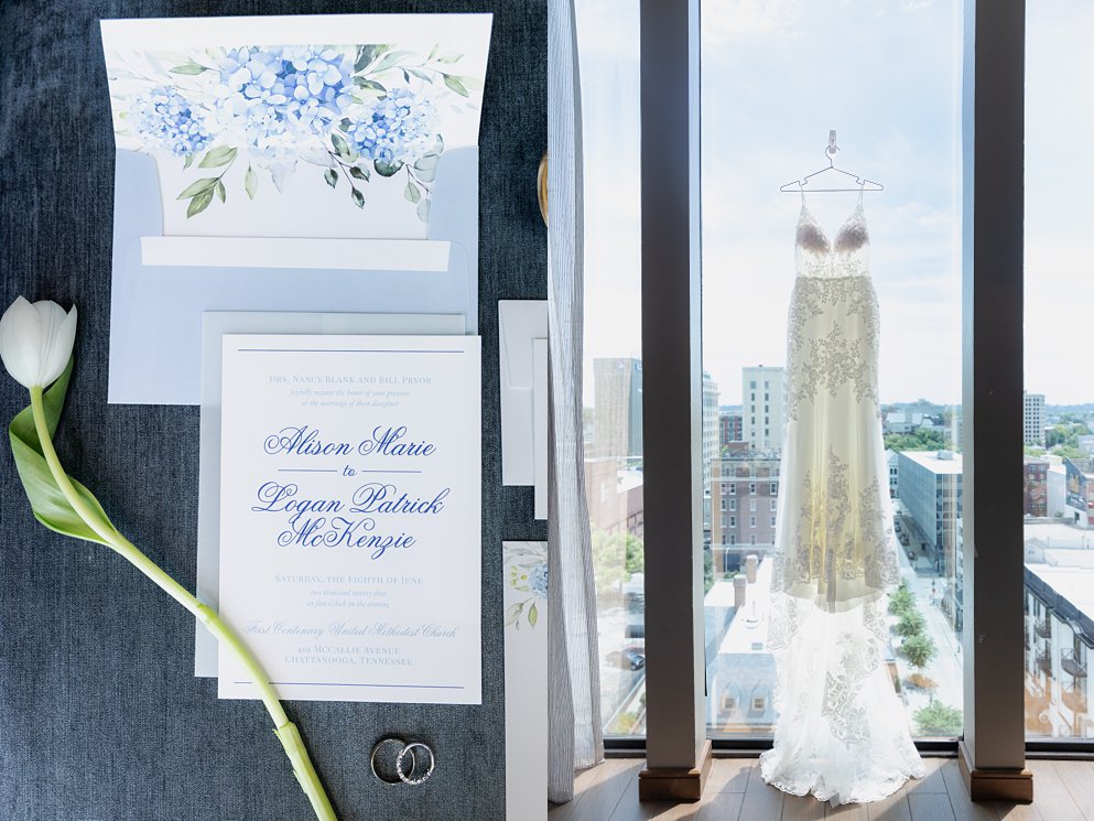 Chattanooga Westin wedding with lace gown from ever after bridal and chattanooga photographer Daisy Moffatt photography 