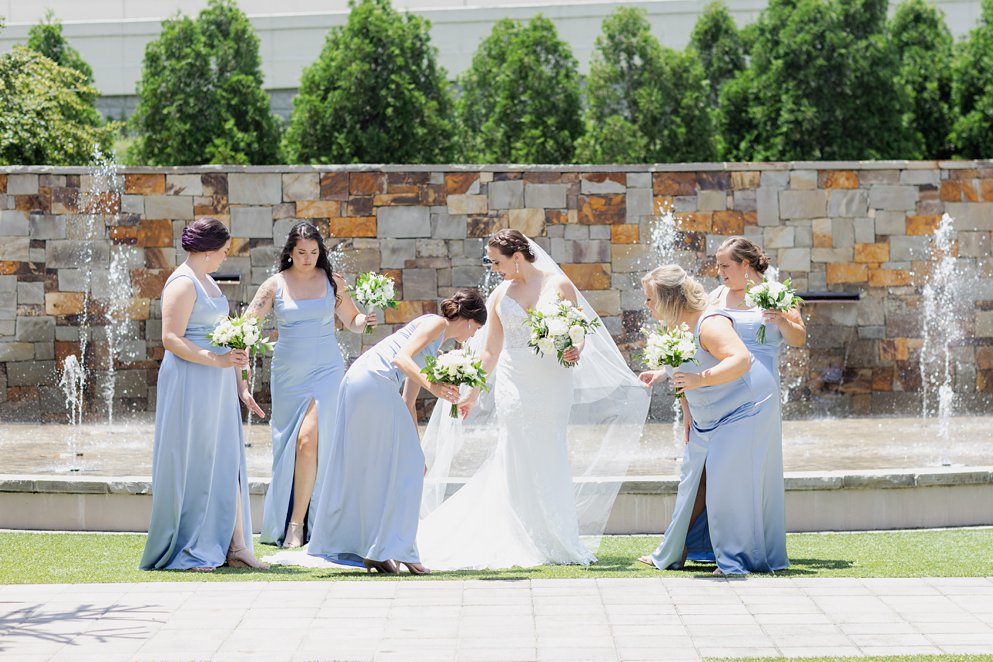 Chattanooga Westin wedding with lace gown from ever after bridal and chattanooga photographer Daisy Moffatt photography 