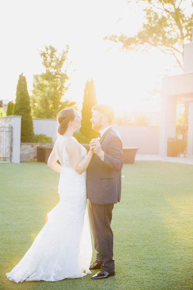 Chattanooga Westin wedding with lace gown from ever after bridal and chattanooga photographer Daisy Moffatt photography 