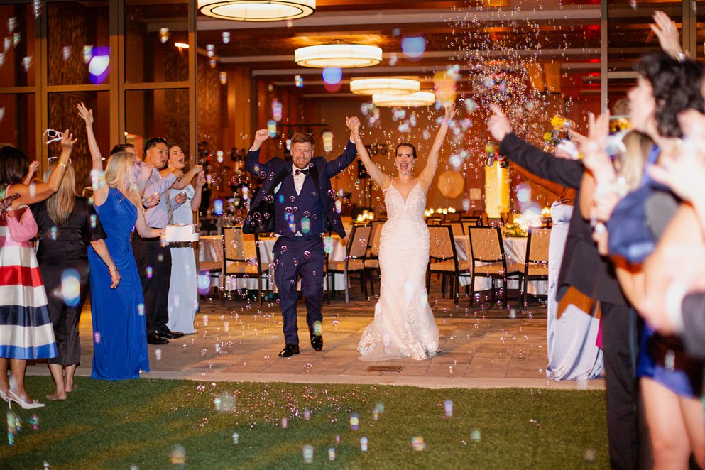 Chattanooga Westin wedding with lace gown from ever after bridal and chattanooga photographer Daisy Moffatt photography 