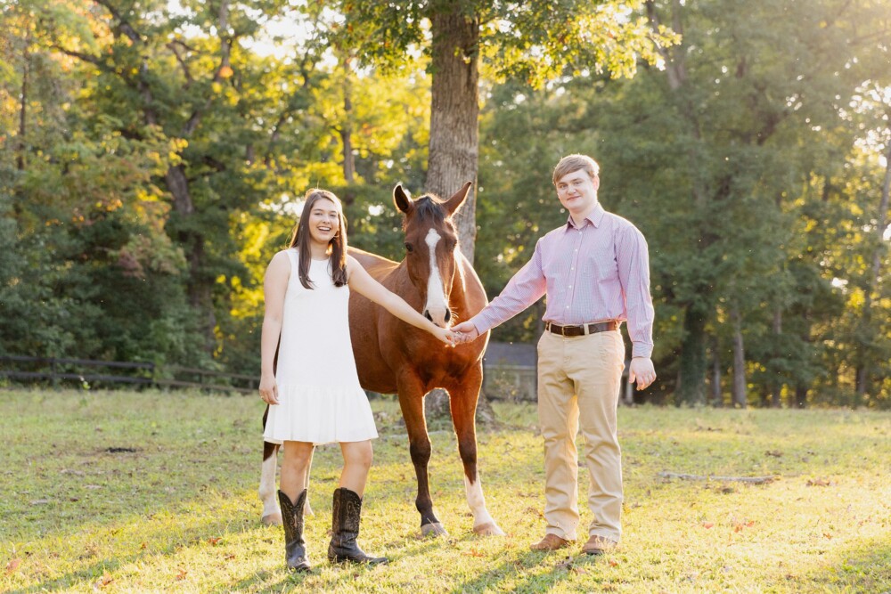 Fall time Signal Mountain engagements with horse by Chattanooga photographer Daisy Moffatt