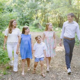 summer evening family photos in downtown chattanooga